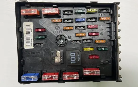 Volkswagen PASSAT B6 Fuse module 3C0937125 63592777