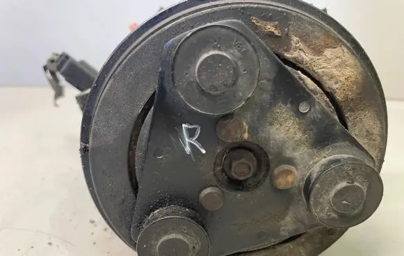 Ford C-MAX I Air conditioning (A/C) compressor (pump) 3M5H190629KF