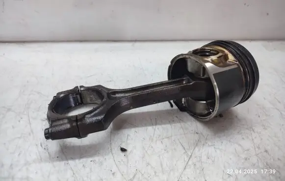 Honda CR-V Piston with connecting rod