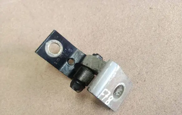 Skoda Fabia Mk1 (6Y) Rear door lower hinge 6y0833401b