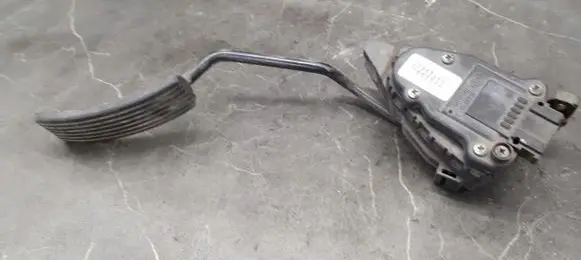 Volvo S40, V40 Accelerator throttle pedal 30865642
