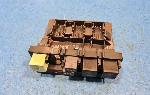 Volkswagen PASSAT CC Engine control unit box 3AA937087Q