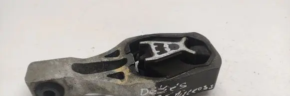 Citroen C5 Aircross Engine mount bracket 9811786680