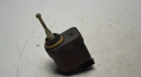 Audi A4 S4 B5 8D Headlight level adjustment motor 