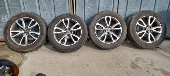Hyundai Santa Fe R18 alloy rim 529102W180