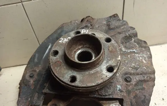 BMW X5 E53 Front wheel hub spindle knuckle