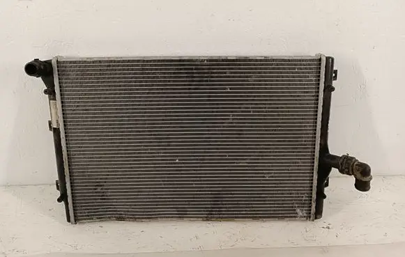 Volkswagen Caddy Coolant radiator 70823907 1539001S 8MK376774044
