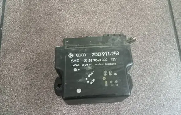Volkswagen II LT Glow plug pre-heat relay 2D0911253 899063000