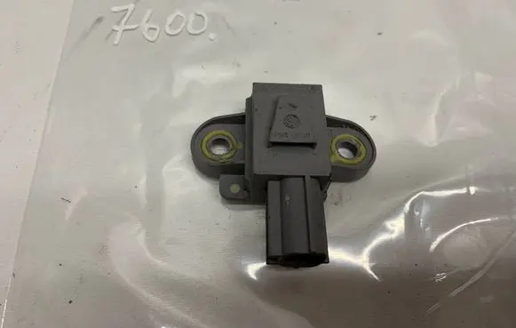 Volkswagen Golf VI Airbag deployment crash/impact sensor 1KM955557