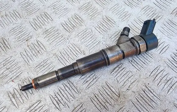 BMW 5 E39 Fuel injector 0445110047 7785984