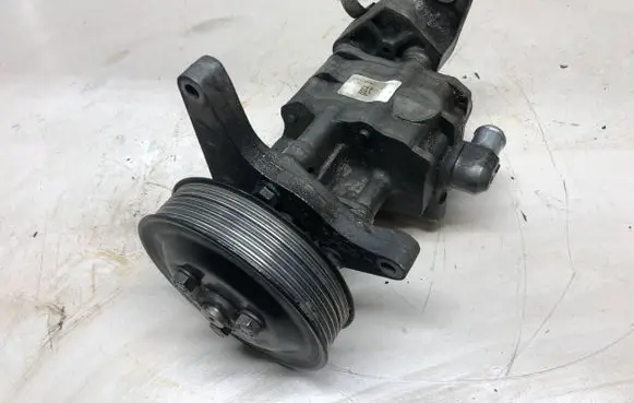 BMW X5 E70 Power steering pump 6796462 5002445