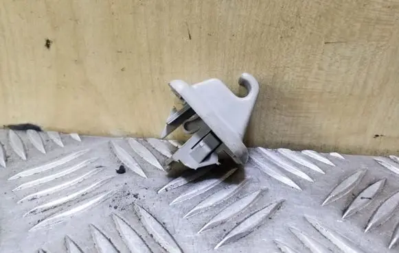 Volvo V70 Sun visor clip/hook/bracket 