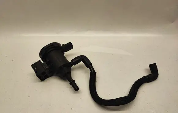 Mercedes-Benz GL X166 Engine mount vacuum valve A0014760532