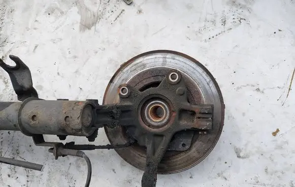 Renault Clio IV Front wheel hub spindle knuckle 