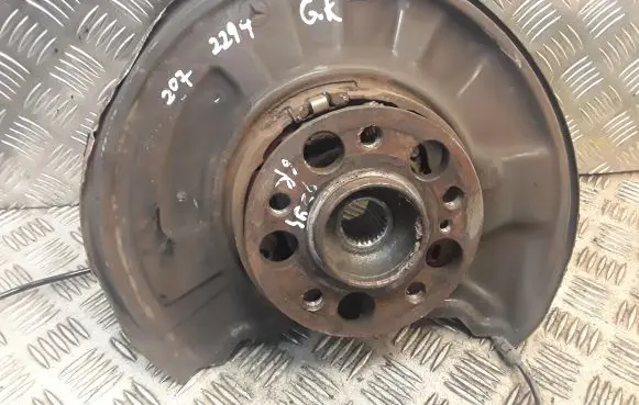 Mercedes-Benz E A207 Rear wheel hub