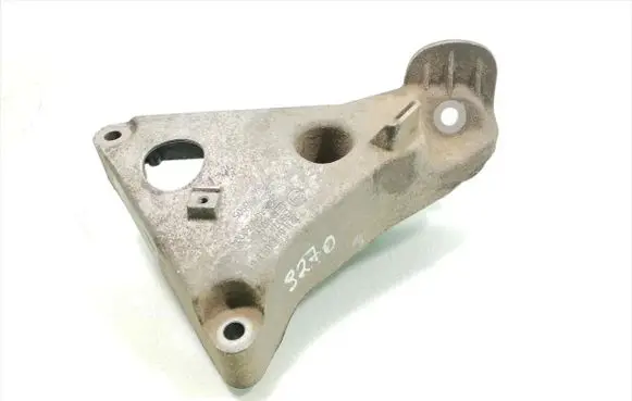 BMW 5 E60 E61 Engine mount bracket 6777053