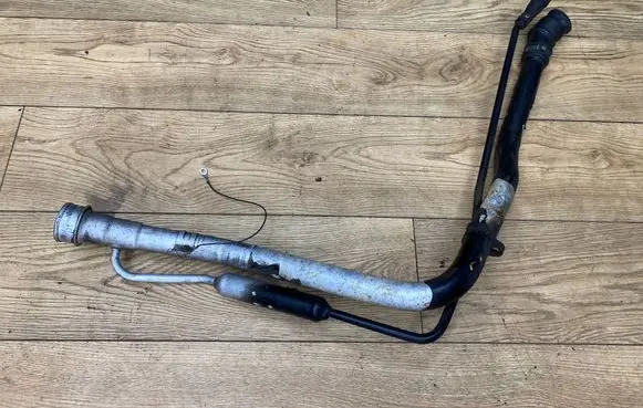 Volvo XC90 Fuel tank filler neck pipe 08624901 T5966556