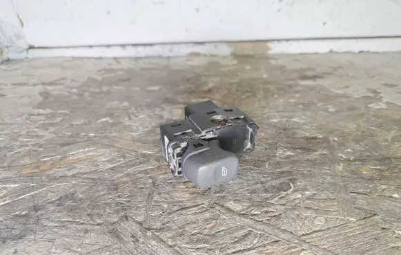 Volvo XC70 Electric window control switch 9472275 01W104