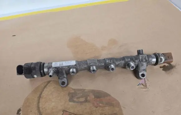 Skoda Yeti (5L) Fuel main line pipe 03L130089P 100000011