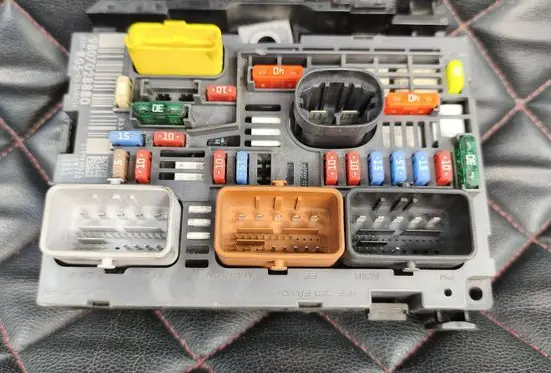 Peugeot Partner BSM Control unit 9807028880