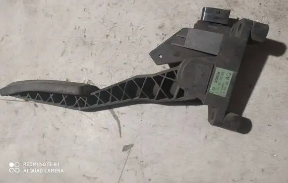 Opel Zafira A Accelerator throttle pedal 90581208