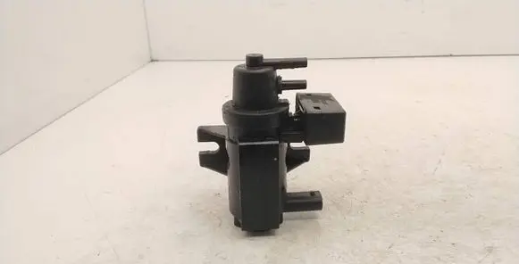 BMW 1 E81 E87 Turbo solenoid valve 70206301 7805391 08T179
