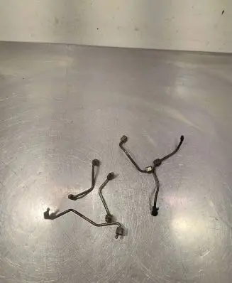 Fuel injector supply line/pipe