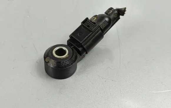 Volkswagen Tiguan Detonation knock sensor 030905377D