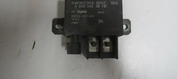 Mercedes-Benz E W211 Charging relay A0025423819