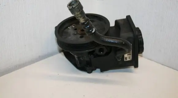 BMW X5 E53 Power steering pump 6762279 7692974533
