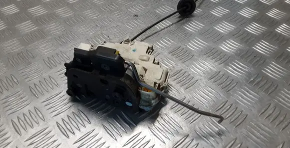 Audi A4 S4 B7 8E 8H Front door lock 8E1837015AA
