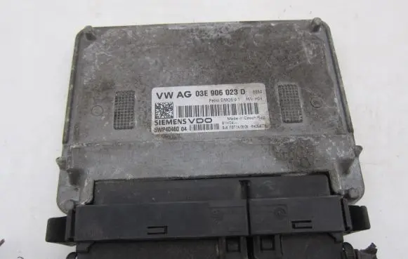Skoda Fabia Mk2 (5J) Engine control unit/module 5WP4046004 03E906023D