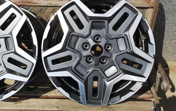 Hyundai Santa Fe R18 alloy rim 