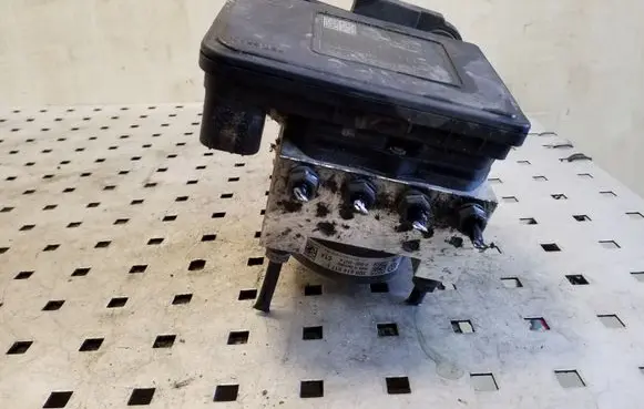 Volkswagen PASSAT B8 ABS Pump 3Q0907379F 3Q0614517F