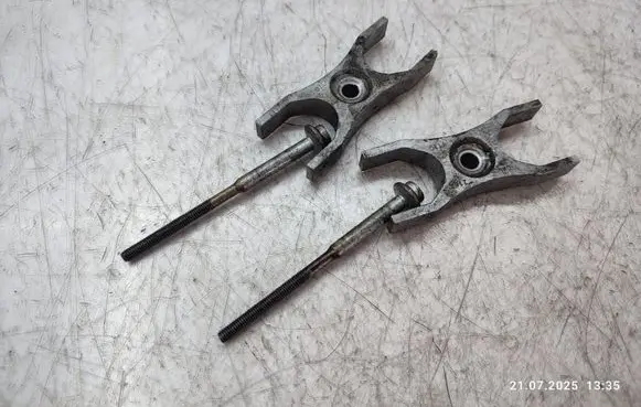 Volkswagen Golf VII Fuel Injector clamp holder 