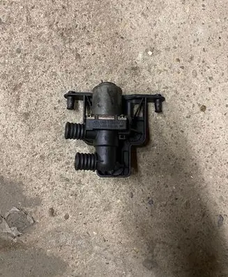 BMW 5 E39 Coolant heater control valve 64118379921 1147412154