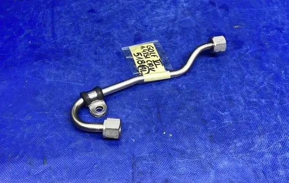 Volkswagen Golf VI Fuel injector supply line/pipe 03CAN