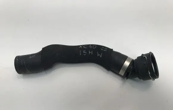 Volvo XC40 Engine coolant pipe/hose 32257843 AD05H