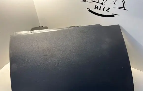 Glove box