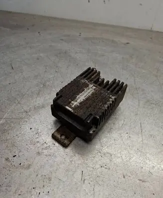 Mercedes-Benz E W210 Coolant fan relay A0275457738 L5001002