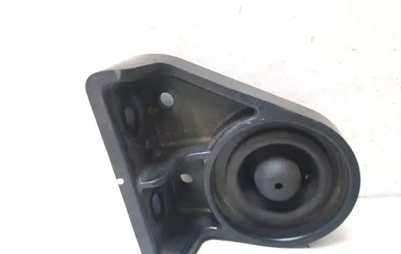 Hyundai Santa Fe Radiator mount bracket 25332S1000