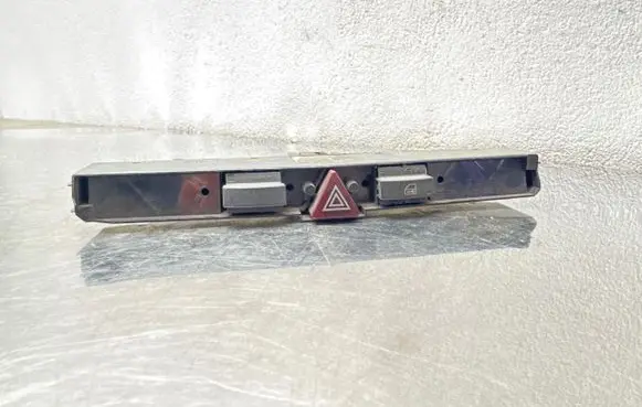 Opel Astra H Hazard light switch 13100105