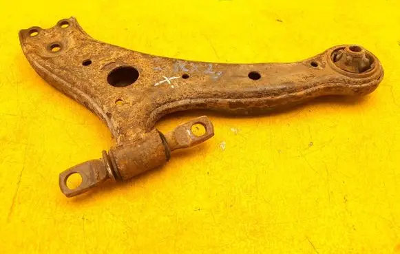 Lexus RX 300 Front lower control arm/wishbone