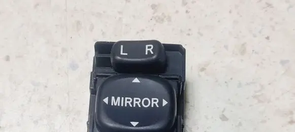 Toyota Corolla Verso E121 Wing mirror switch 183574