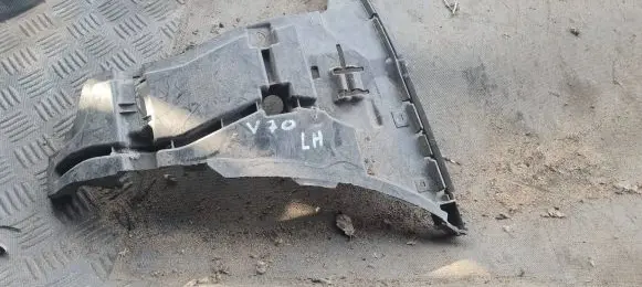 Volvo V70 Front bumper mounting bracket 0869381