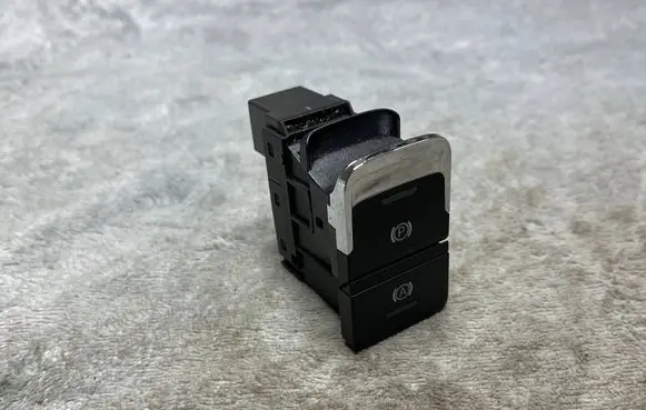 Seat Leon (5F) Rear glass lock/latch C822 575927225