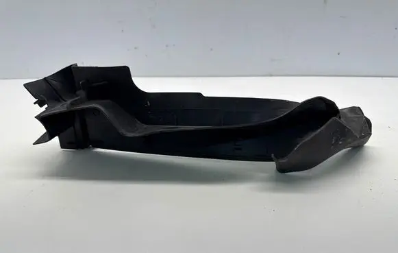 Audi Q7 4M Fender end trim 4M0821170C