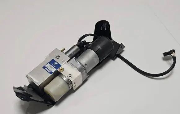 BMW 5 E60 E61 Tailgate hydraulic pump motor 7111867 051104 HB70401002