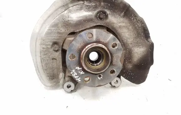 BMW 2 F45 Front wheel hub 6876645