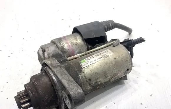 Volkswagen Golf V Starter motor 02Z911023G